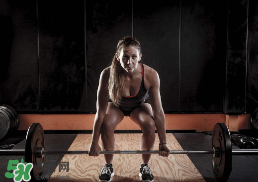 硬拉鍛煉哪些肌肉？硬拉有什么好處？