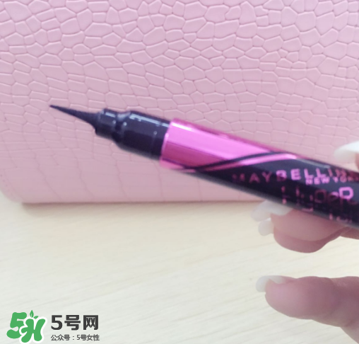 美寶蓮眼線液筆怎么樣？美寶蓮眼線液筆暈染嗎？