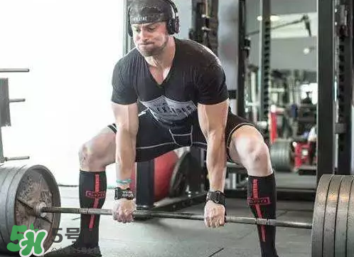 硬拉要放地上嗎？硬拉要觸地嗎？