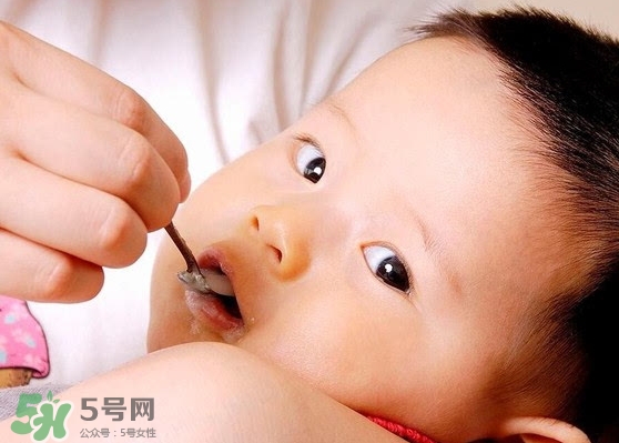 母乳喂養(yǎng)胸部會(huì)變形嗎？如何避免產(chǎn)后乳房變形？