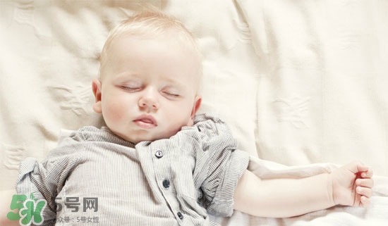 寶寶睡覺(jué)頭出汗是熱嗎？寶寶睡覺(jué)頭出汗是怎么回事？