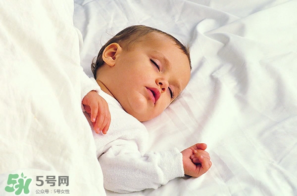 寶寶睡覺搖頭怎么回事？寶寶睡覺搖頭是缺鈣嗎？