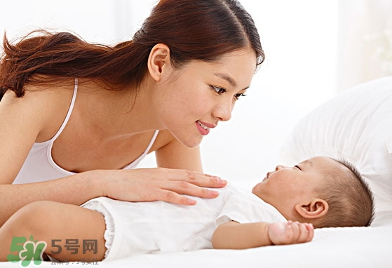 怎么哄寶寶入睡？哄寶寶睡覺的方法