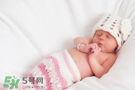 怎么哄寶寶入睡？哄寶寶睡覺的方法