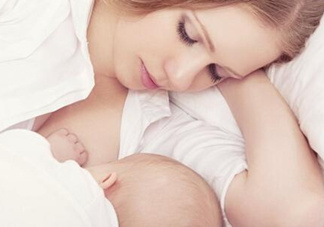 母乳喂養(yǎng)的寶寶需要喂水嗎？母乳喂養(yǎng)的重要性