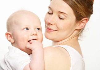 母乳喂養(yǎng)胸部會變形嗎？如何避免產(chǎn)后乳房變形？