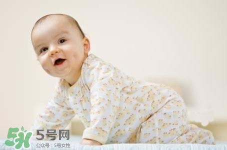 寶寶睡覺突然大哭是什么原因？寶寶睡覺突然哭醒怎么辦？