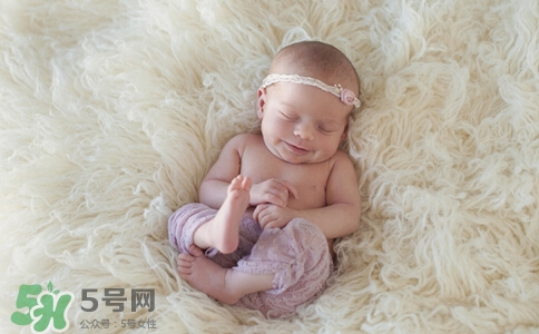 寶寶睡覺(jué)頭出汗是熱嗎？寶寶睡覺(jué)頭出汗是怎么回事？