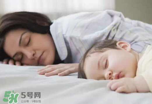 寶寶睡覺(jué)出汗多是什么原因？寶寶睡覺(jué)的常見(jiàn)誤區(qū)