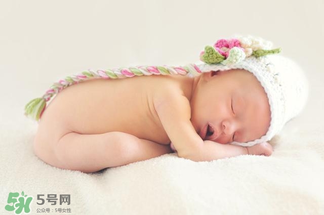 寶寶張嘴睡覺怎么回事？寶寶張嘴睡覺怎么糾正？