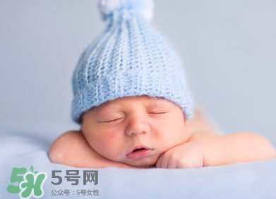 寶寶睡覺搖頭怎么回事？寶寶睡覺搖頭是缺鈣嗎？