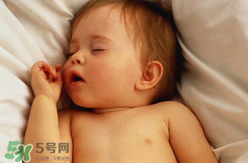 寶寶睡覺突然大哭是什么原因？寶寶睡覺突然哭醒怎么辦？