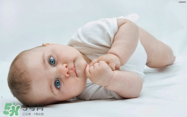 寶寶睡覺搖頭怎么回事？寶寶睡覺搖頭是缺鈣嗎？