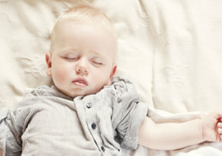 寶寶睡覺頭出汗是熱嗎？寶寶睡覺頭出汗是怎么回事？