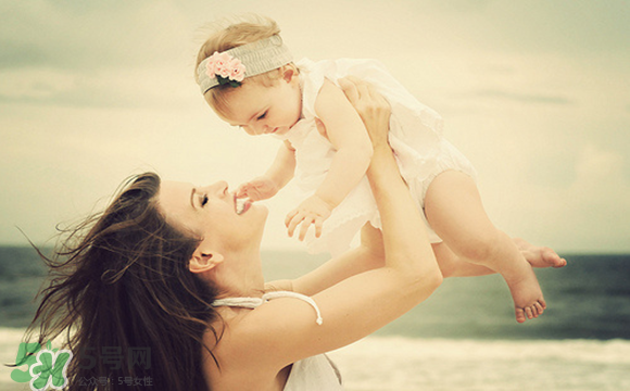 哺乳期可以化妝嗎？哺乳期化妝對(duì)寶寶有影響嗎？