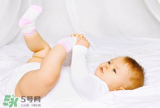 剛出生的寶寶需要枕頭嗎？新生兒需要枕頭定型嗎？