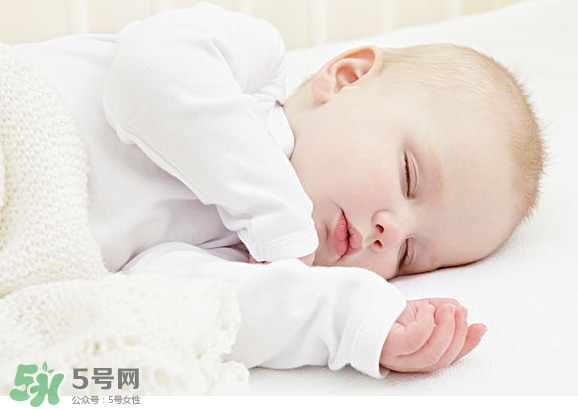 寶寶張嘴睡覺怎么回事？寶寶張嘴睡覺怎么糾正？