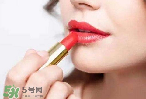 口紅涂不勻怎么辦_怎么把口紅涂勻 口紅涂不勻怎么辦_怎么把口紅涂勻