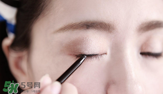 芭比波朗流云隨心眼妝筆色號(hào) 芭比波朗眼妝筆試色 芭比波朗流云隨心眼妝筆色號(hào) 芭比波朗眼妝筆試色