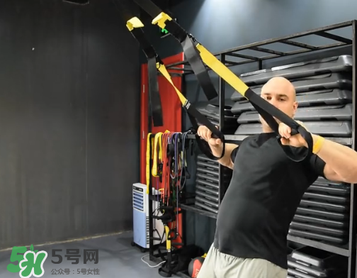 trx劃船一組做多少個？trx劃船每天做幾組？