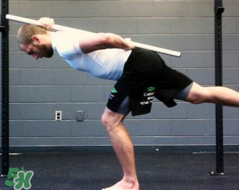 單腳硬拉是練哪里的？單腳硬拉的好處