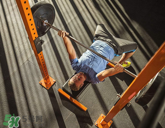 臥推怎么呼吸？臥推這樣呼吸就對了