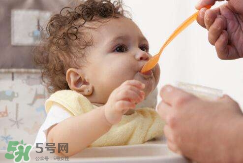 寶寶不吃輔食怎么辦？5個小妙招讓寶寶乖乖吃輔食