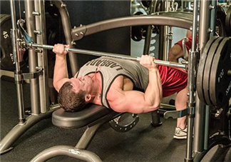 臥推怎么用胸肌發(fā)力？臥推發(fā)力技巧
