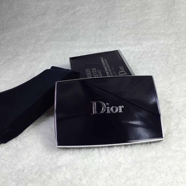 迪奧凝脂恒久粉餅色號(hào)選擇 迪奧凝脂恒久粉餅好嗎 迪奧凝脂恒久粉餅色號(hào)選擇 迪奧凝脂恒久粉餅好嗎