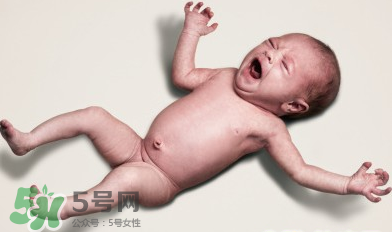 生孩子臍帶怎么剪？臍帶晚剪有什么影響？