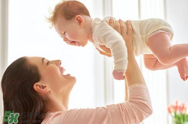 寶寶發(fā)燒出汗后可以洗澡嗎？寶寶發(fā)燒出汗好嗎？