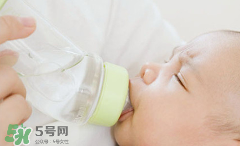 寶寶能喝礦泉水嗎？礦泉水寶寶適合寶寶喝嗎？
