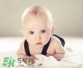 新生兒要多抱抱嗎？新生兒應(yīng)該是多抱還是多躺？