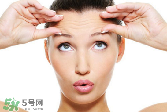 抬頭紋太重怎么辦？撫平抬頭紋只需這幾招