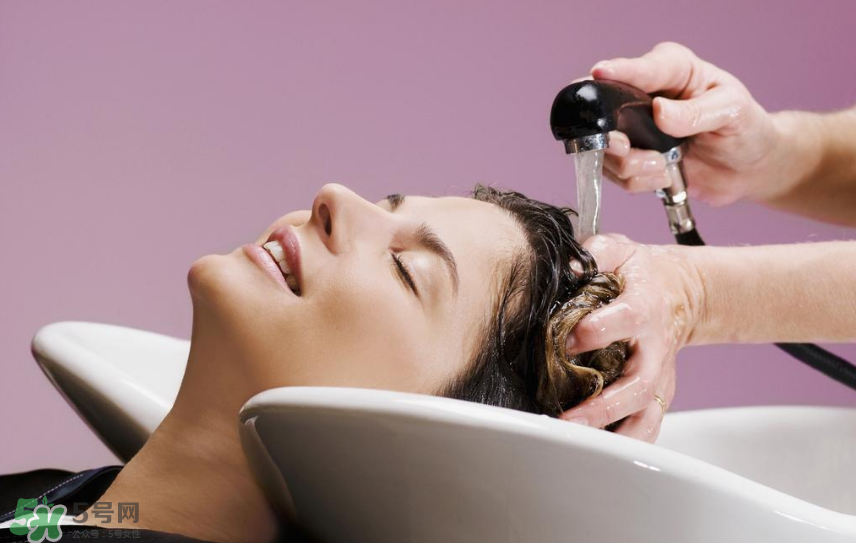 抬頭紋太重怎么辦？撫平抬頭紋只需這幾招