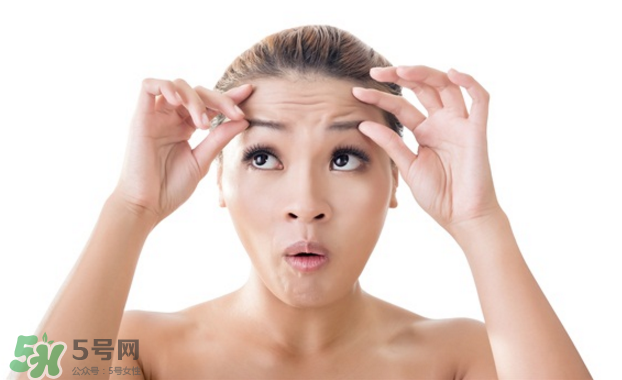 抬頭紋太重怎么辦？撫平抬頭紋只需這幾招