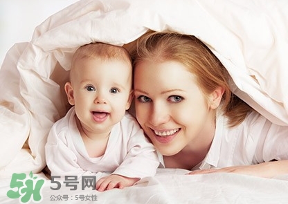 寶寶發(fā)燒出汗后可以洗澡嗎？寶寶發(fā)燒出汗好嗎？