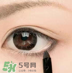 眼線膏和眼線液筆哪個好用？眼線膏和眼線液新人這樣選擇