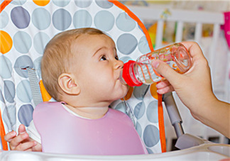 寶寶喝礦泉水好還是自來水好？寶寶喝哪種水好？