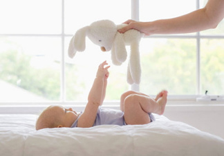 寶寶頭型是睡出來(lái)的嗎？寶寶頭型矯正最佳時(shí)間