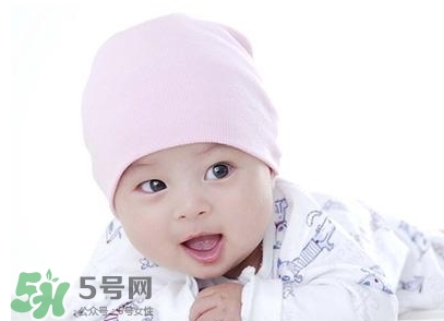 新生兒痤瘡多久會好？新生兒痤瘡能用百多邦嗎？