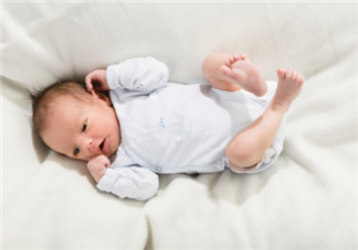 新生兒要多抱抱嗎？新生兒應(yīng)該是多抱還是多躺？