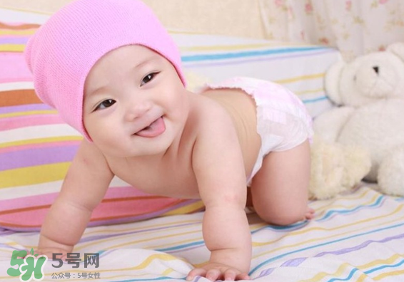 寶寶發(fā)燒出汗可以蓋被子嗎？寶寶發(fā)燒出汗了會(huì)退燒嗎？