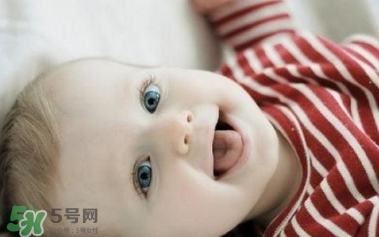 寶寶睡覺為什么會(huì)笑？寶寶睡覺笑出聲是做夢(mèng)了嗎？