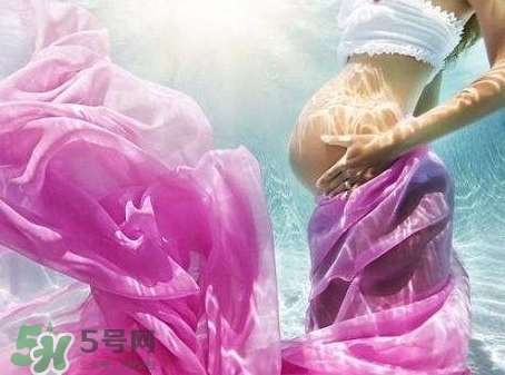 水中分娩時難產(chǎn)怎么辦？水中分娩和無痛分娩哪個好？