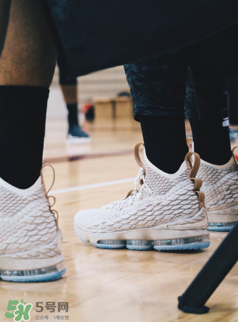 nike lebron 15 ghost什么時(shí)候發(fā)售_多少錢？