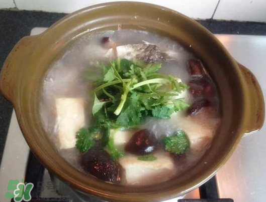 鯽魚湯可以放香菇嗎？香菇鯽魚湯的做法