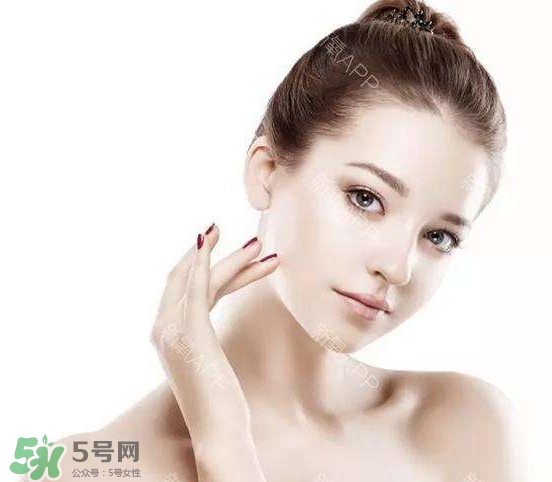 定妝噴霧好還是散粉？定妝噴霧在散粉后用嗎？