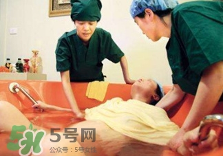 水中分娩時難產(chǎn)怎么辦？水中分娩和無痛分娩哪個好？