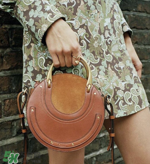 chloe pixie尺寸多大？蔻依17秋冬新款圓形包包尺寸介紹